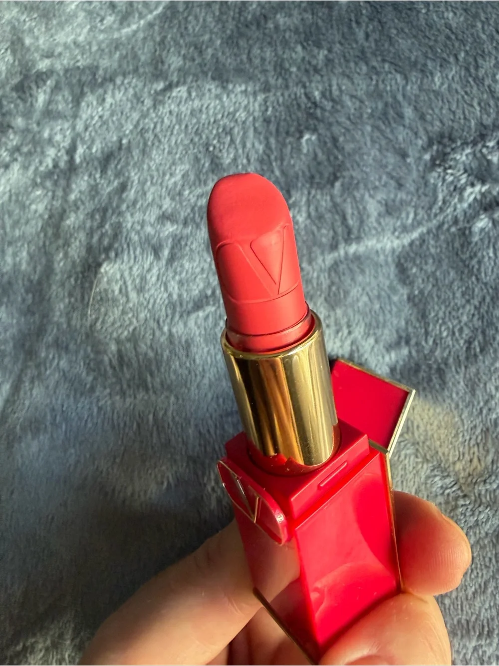 Rosso Valentino satin lipstick 400R